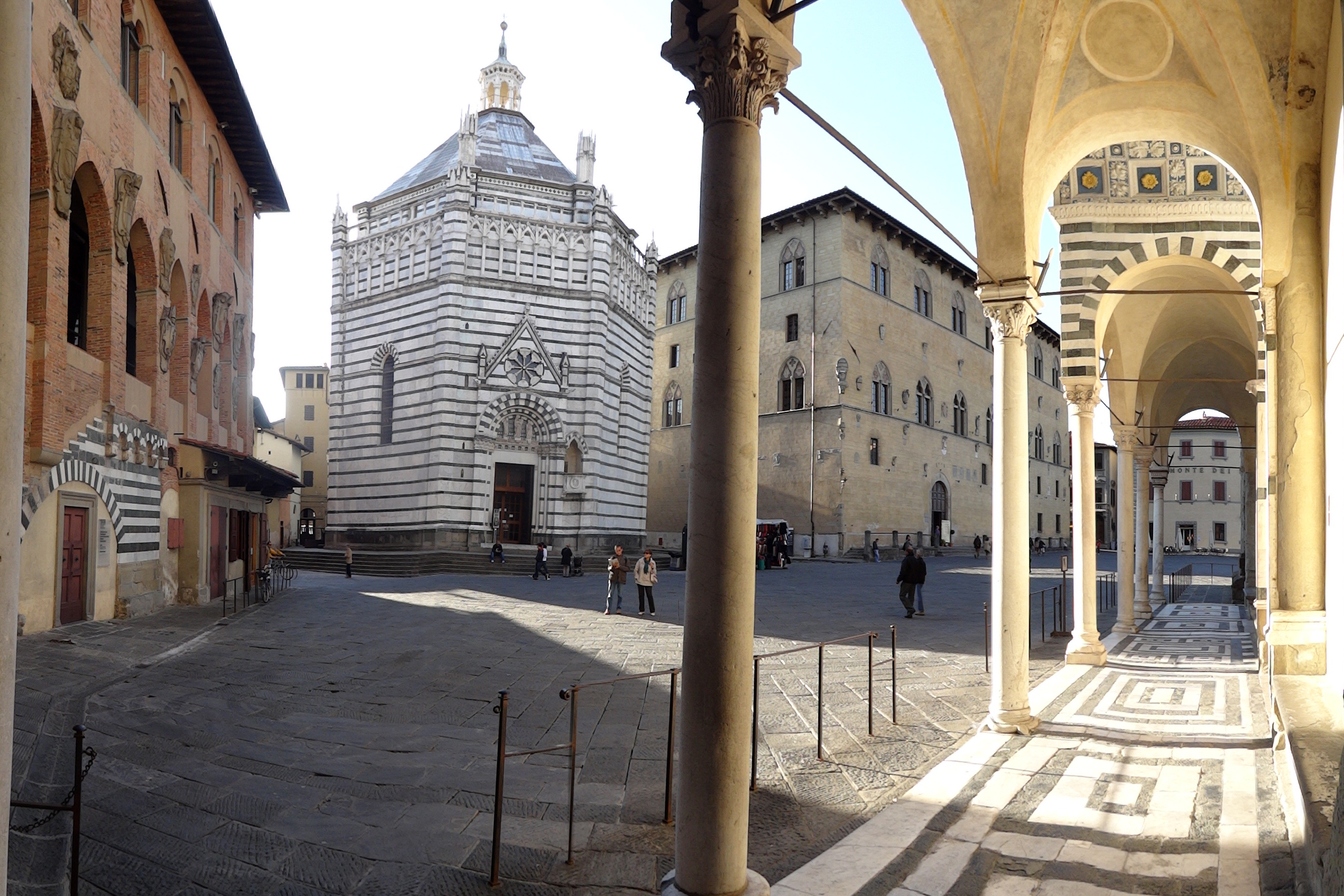 Domplatz mit Baptisterium